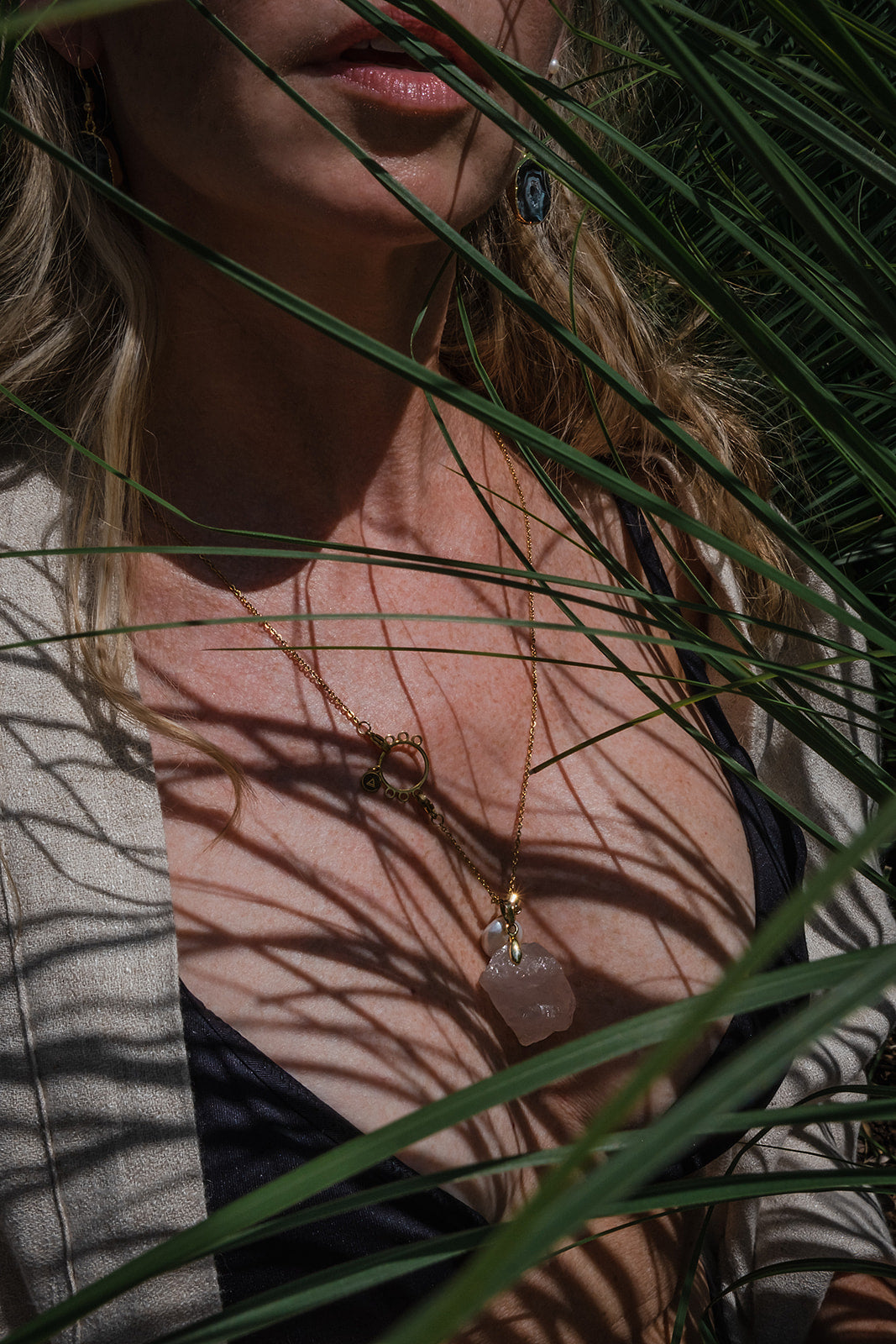 Ketting met rozenkwarts & parelmoer