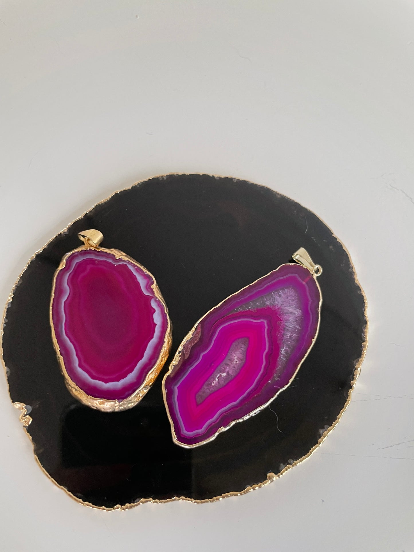 Pink agate necklace with golden edge