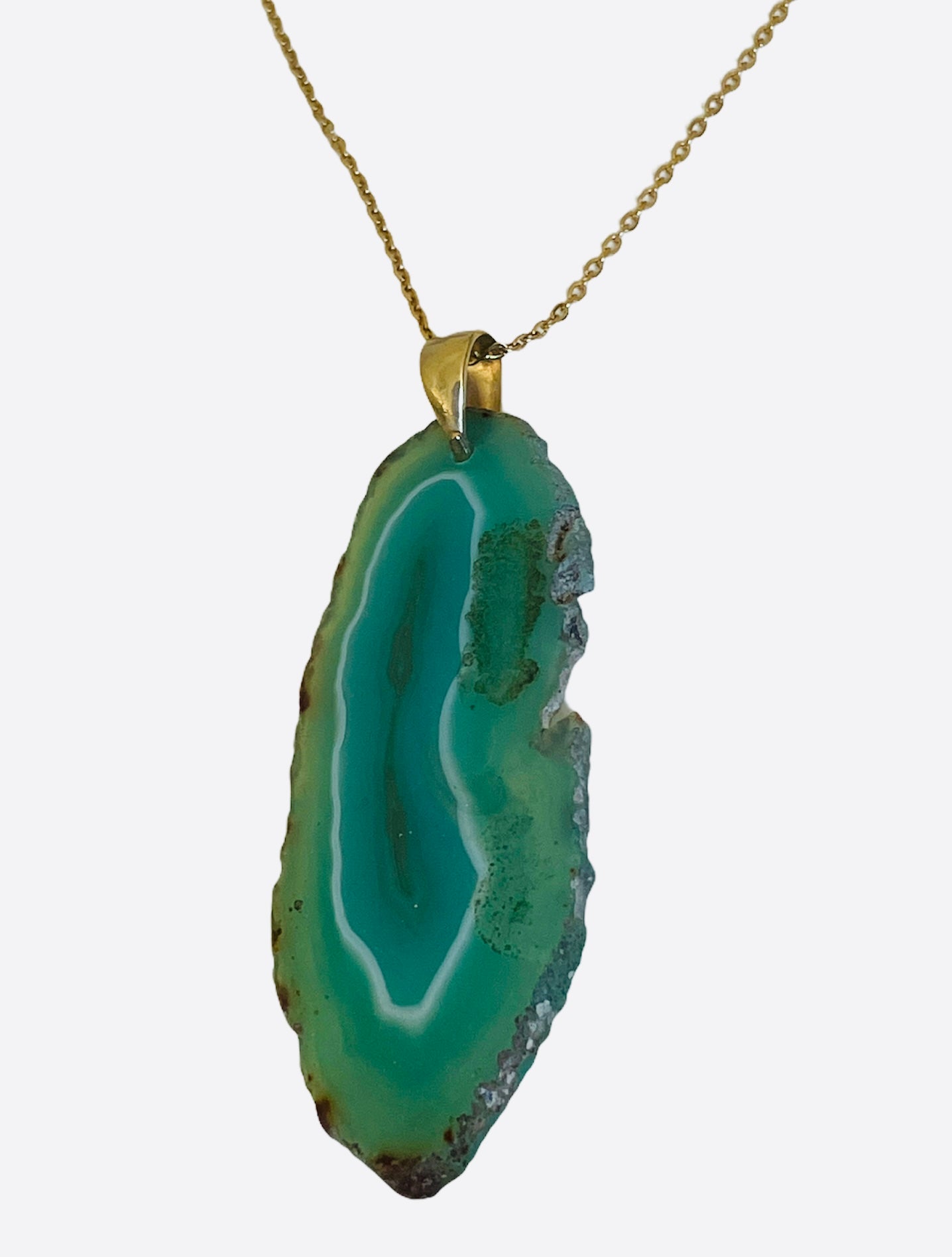 Necklace green agate pattern with rough edge