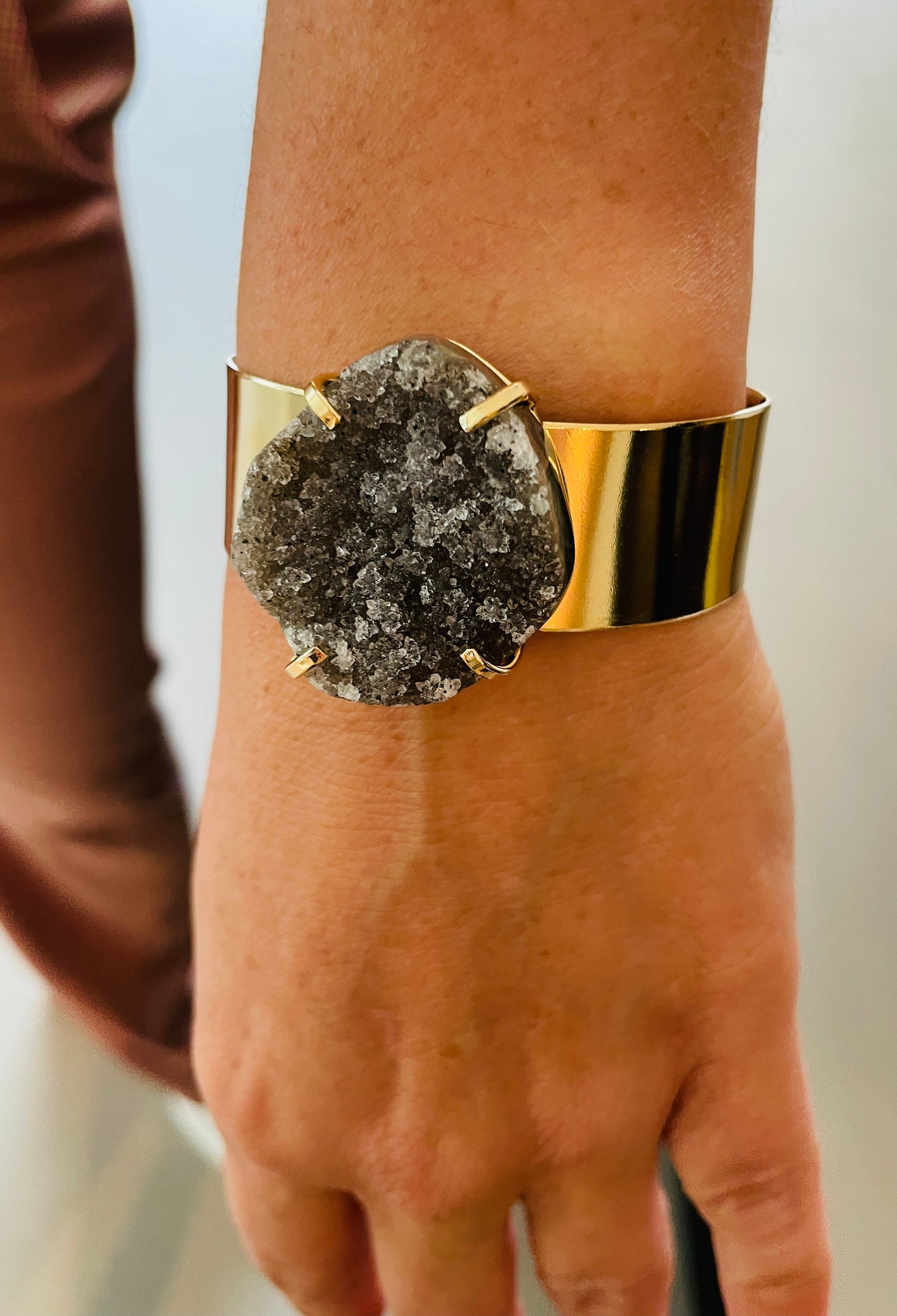 Bracelet gold cuff druzy black gray