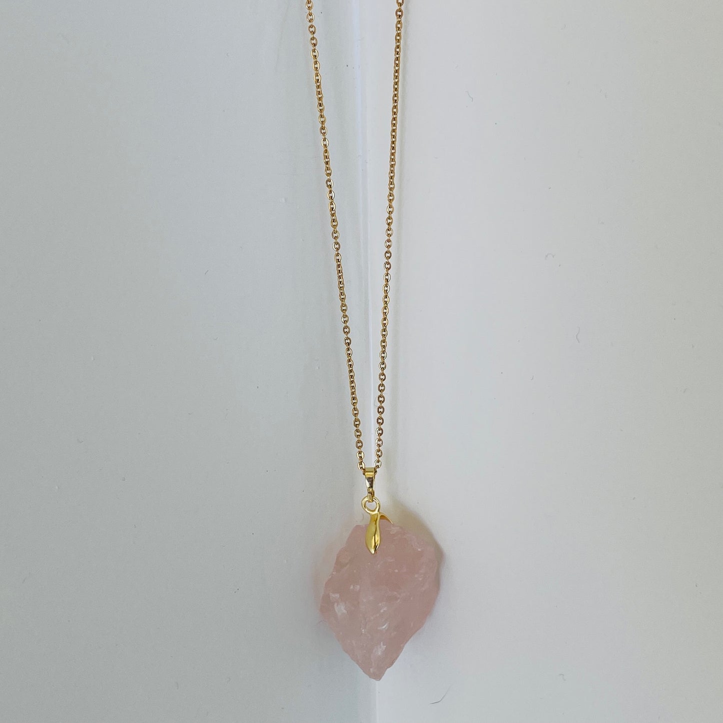 Necklace with rose quartz