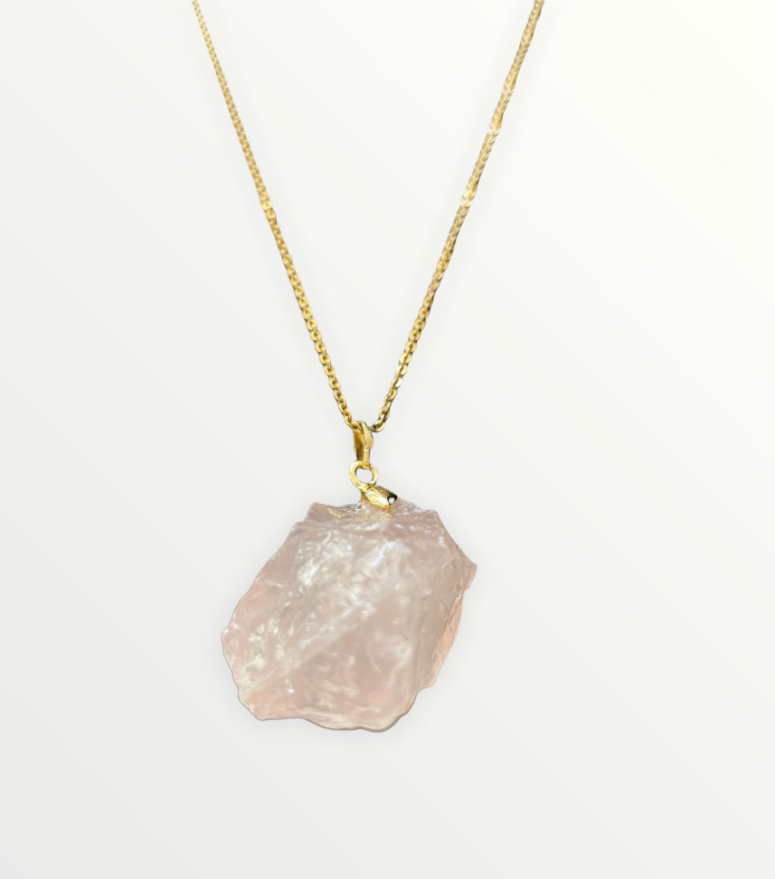 Necklace with rose quartz