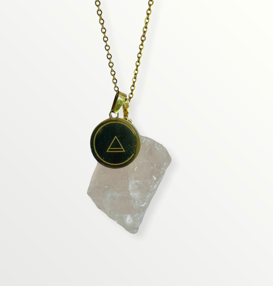 Ketting met rozenkwarts & amulet logo